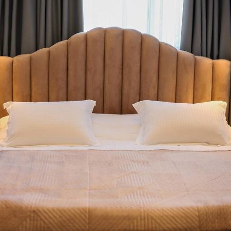 Sky View Hotel Корча Екстериор снимка