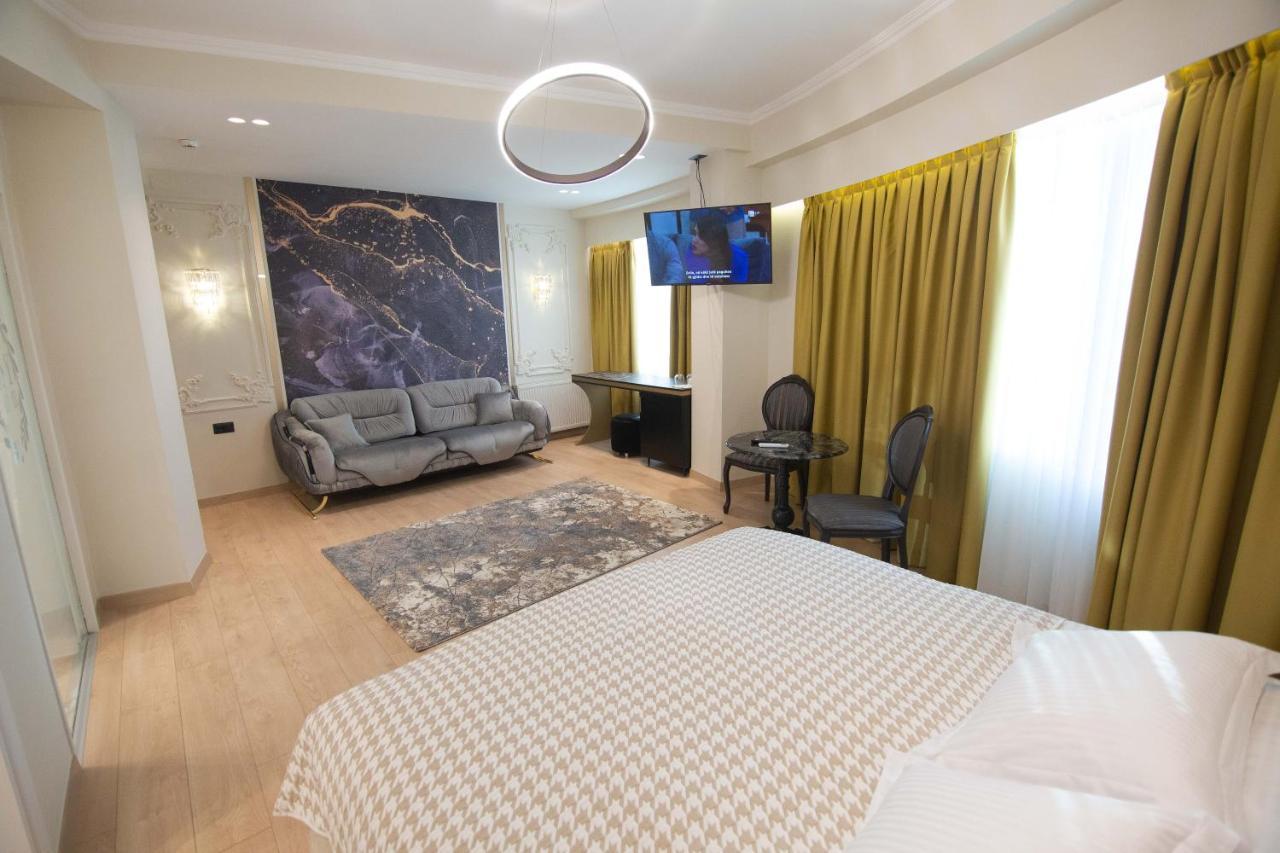 Sky View Hotel Корча Екстериор снимка
