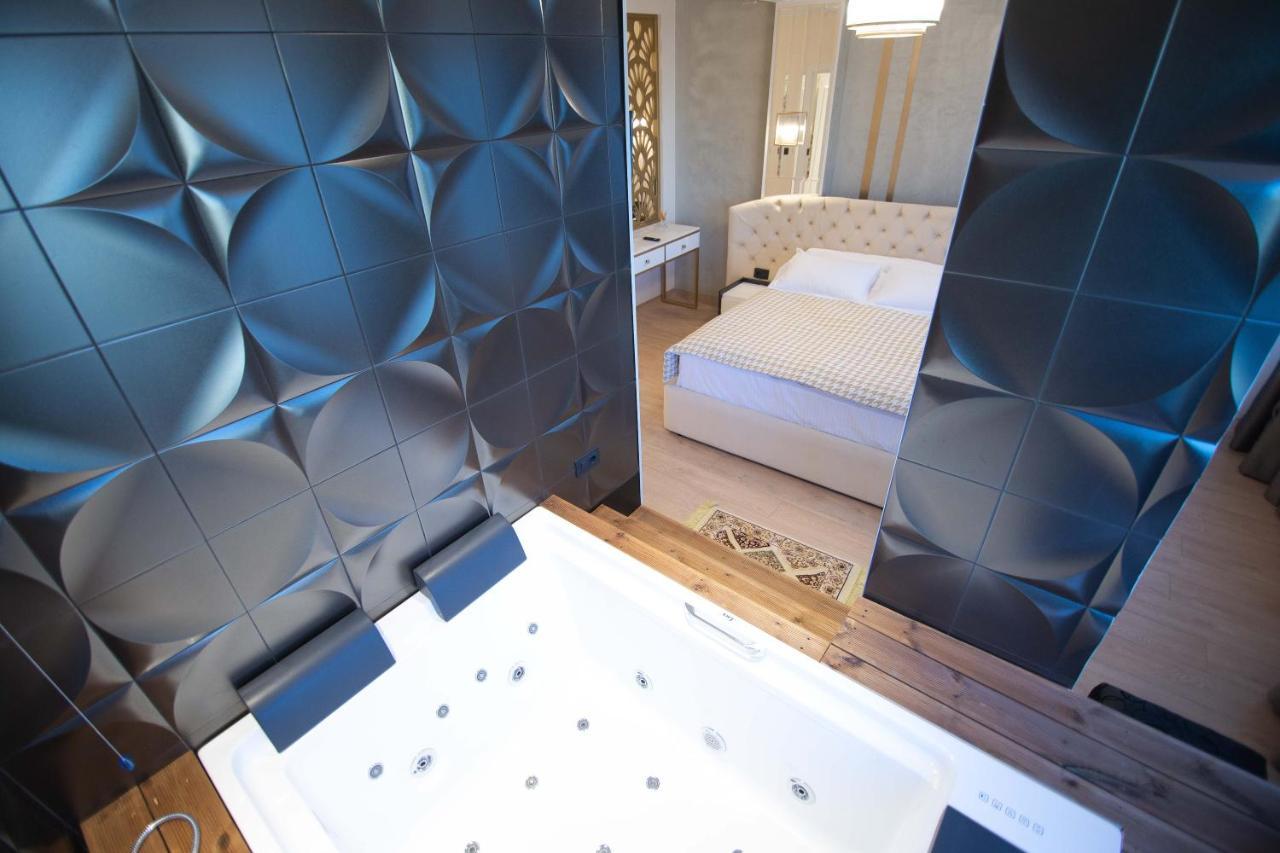 Sky View Hotel Корча Екстериор снимка