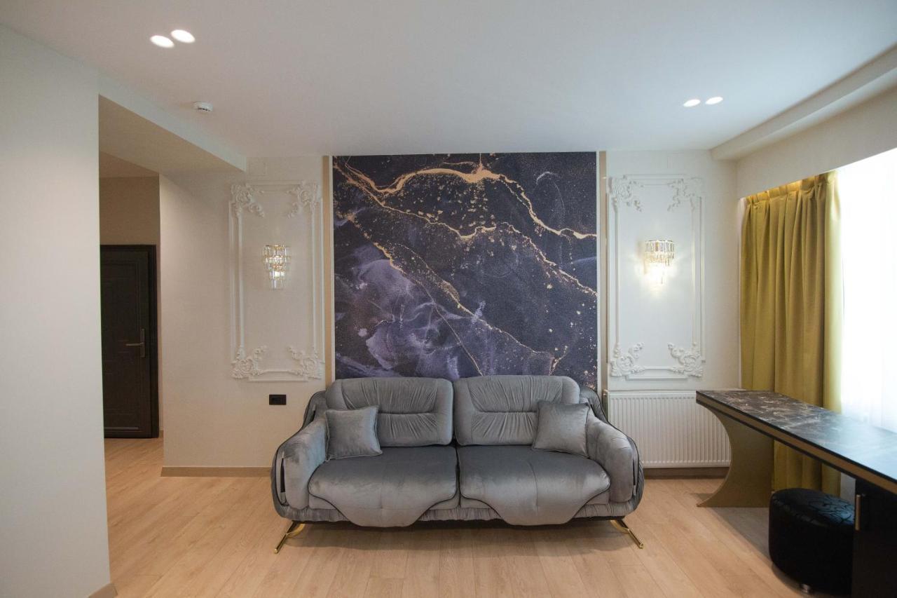 Sky View Hotel Корча Екстериор снимка