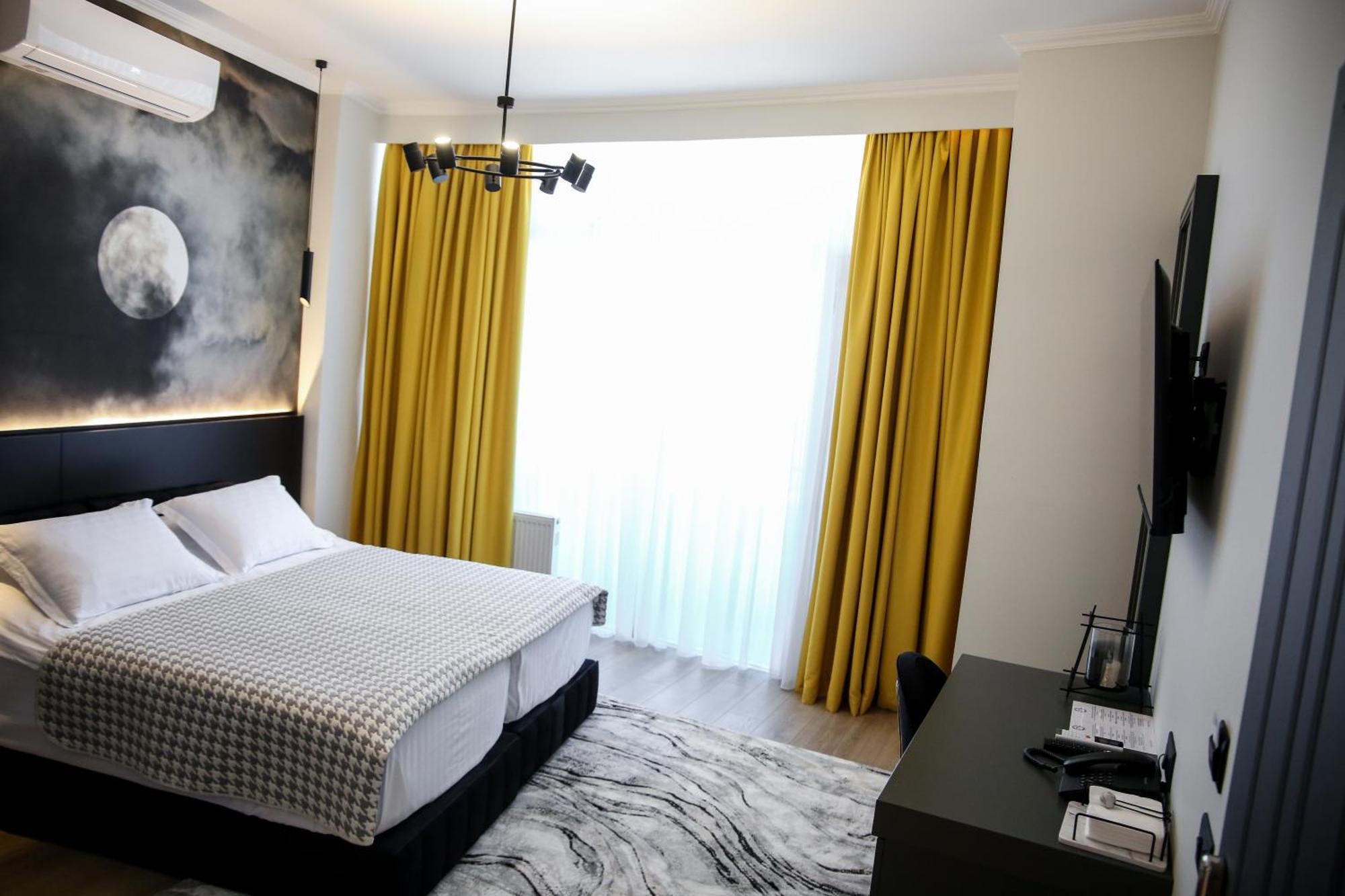 Sky View Hotel Корча Екстериор снимка